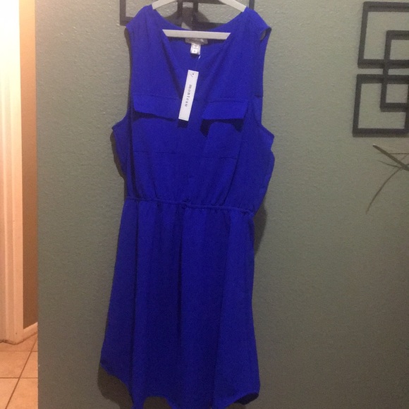 Dress - Picture 1 of 3